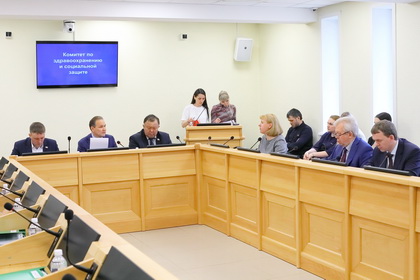 Внесенный депутатами законопроект о повышении стипендий студентам-медикам одобрен профильным комитетом ЗС
